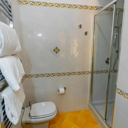 Ferriere Apartment Scala